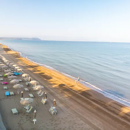 Отель Riva Degli Etruschi 4*